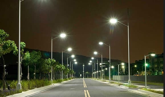 Solar Street Light 70W 8200Lm 12V 25AH Microwave Motion sensor included thumbnail 4