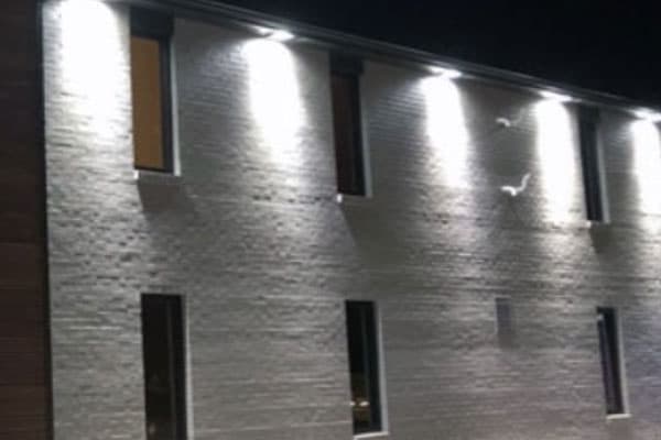 FLOOD_light_5000K-Building_Facade